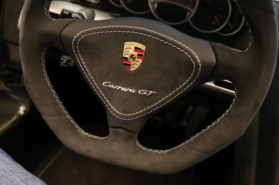 Детали интерьера Porsche Carrera GT by Edo Competition 2015 года  (фото 10 из 16)